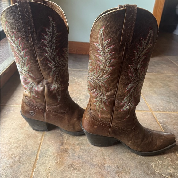 Ariat women’s boots - Picture 2 of 5